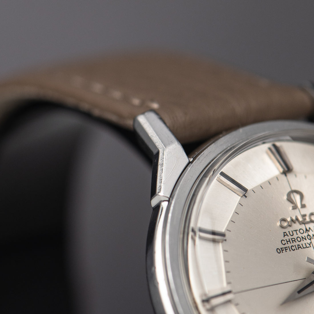 1966 OMEGA CONSTELLATION PIE PAN CROSSHAIR SUNBURST QUICKSET DOG-LEG CAL. 564 REF. 168.005