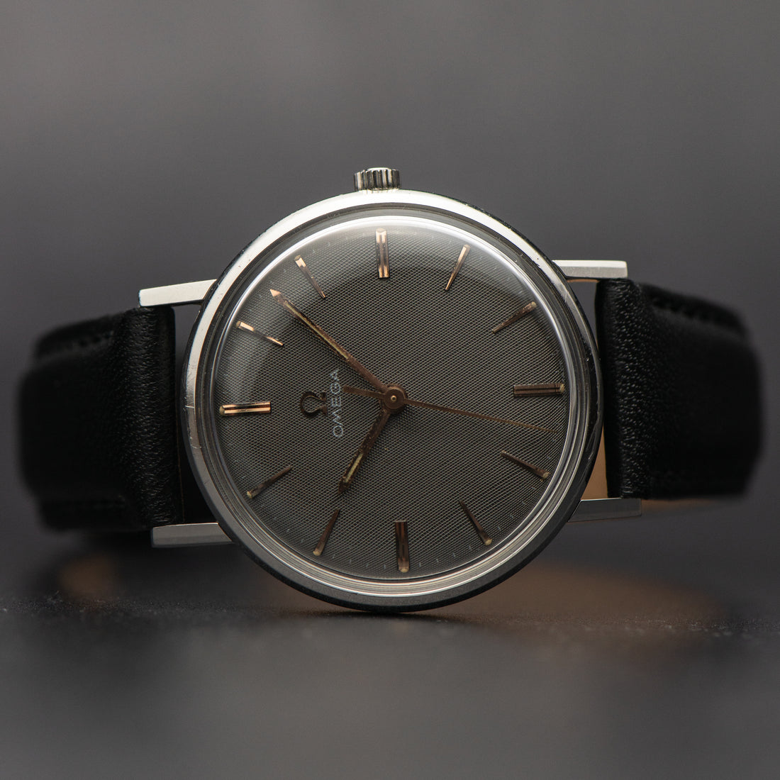1967 MIDSIZE OMEGA GENEVE GREY LINEN CAL. 601 REF. 131.018