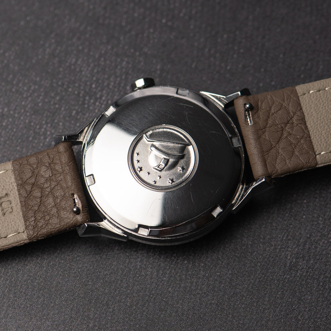 1966 OMEGA CONSTELLATION PIE PAN CROSSHAIR SUNBURST QUICKSET DOG-LEG CAL. 564 REF. 168.005