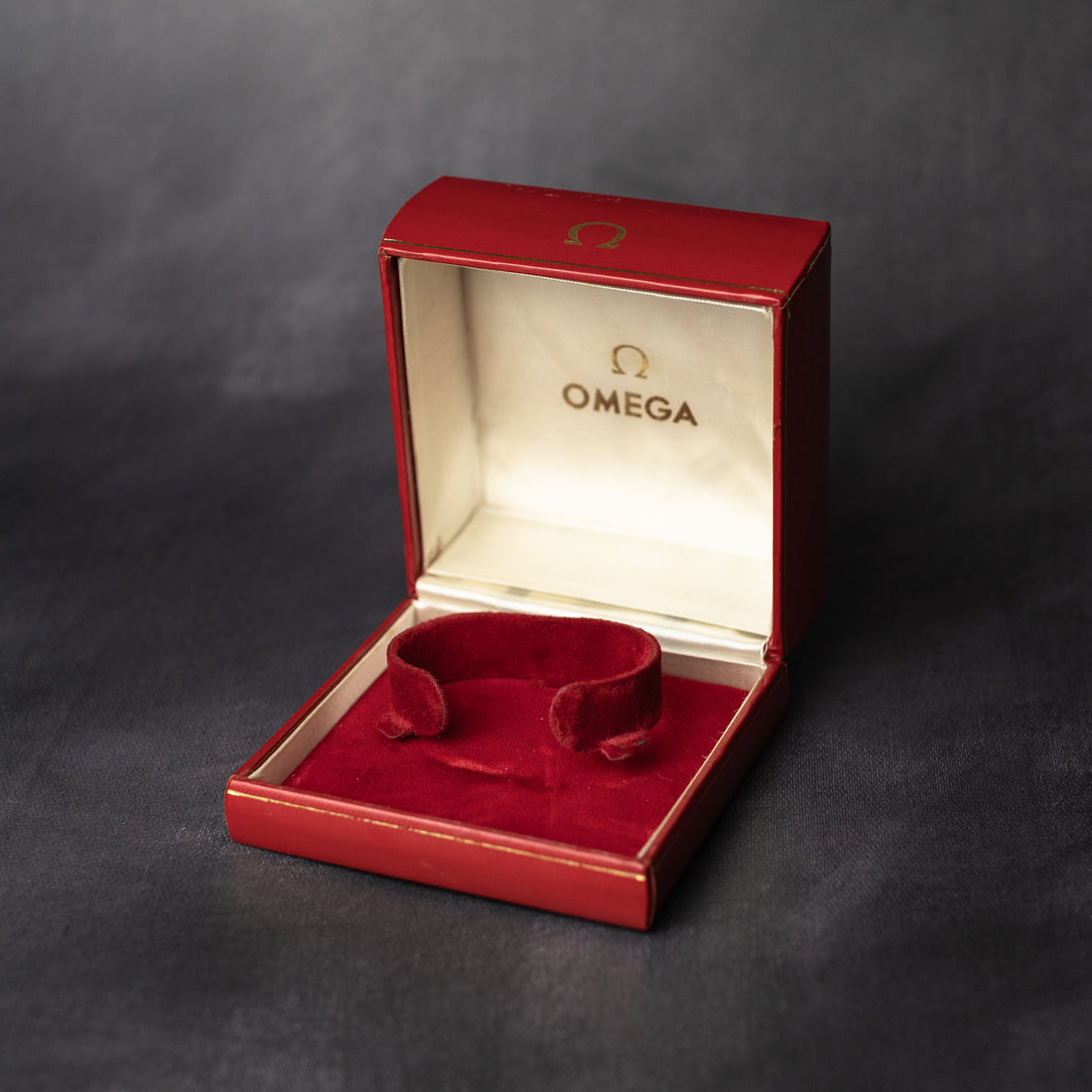 OMEGA 1501 WATCH BOX WITH CARDBOARD OUTER