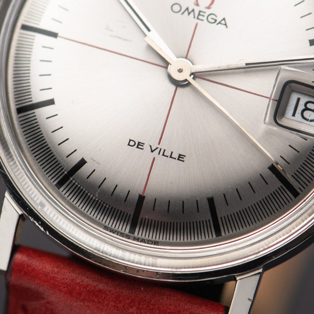 1966 OMEGA DE VILLE TECHNICAL RED CROSSHAIR SUNBURST CAL. 611 REF. 136.019