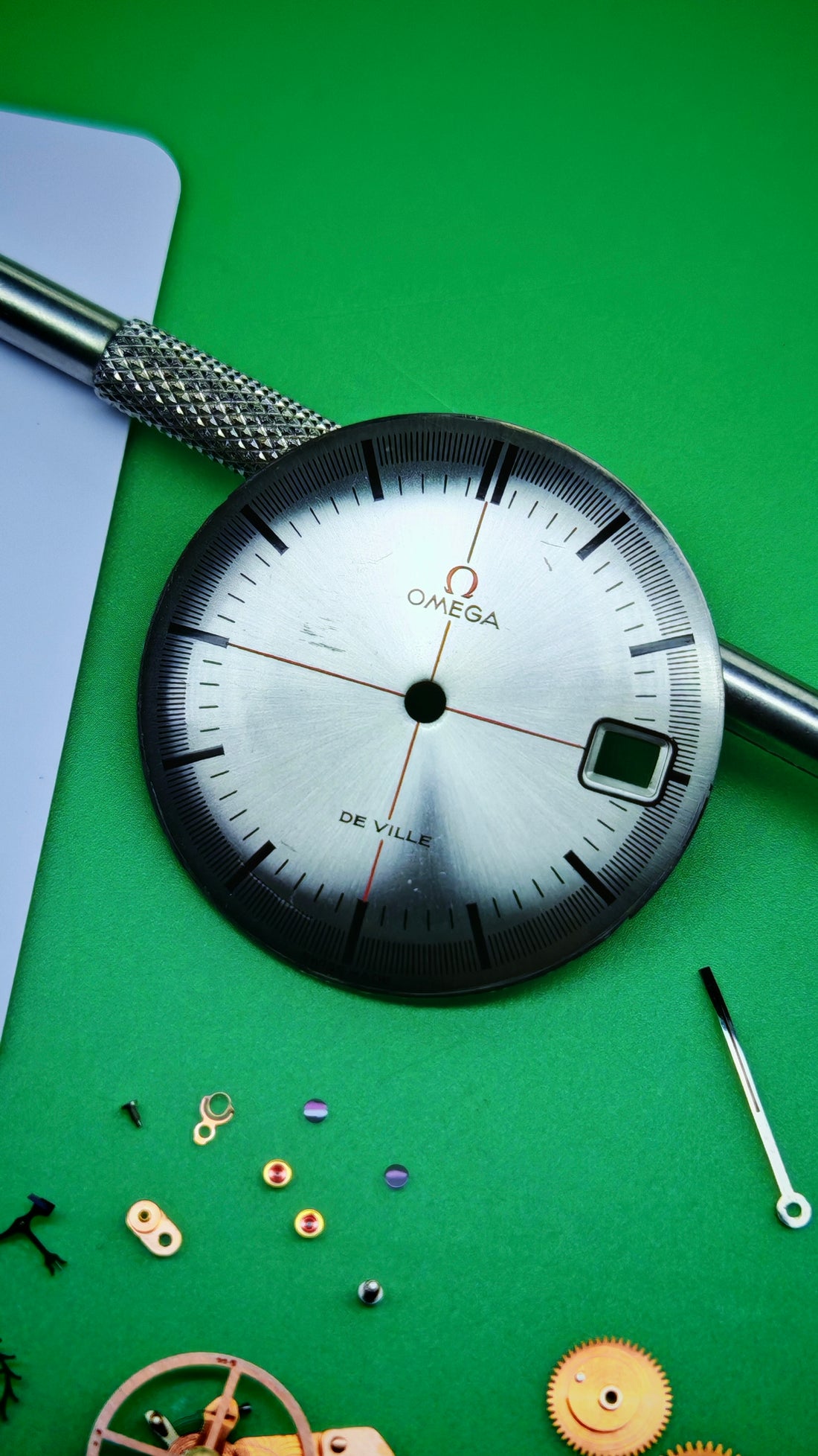 1966 OMEGA DE VILLE TECHNICAL RED CROSSHAIR SUNBURST CAL. 611 REF. 136.019