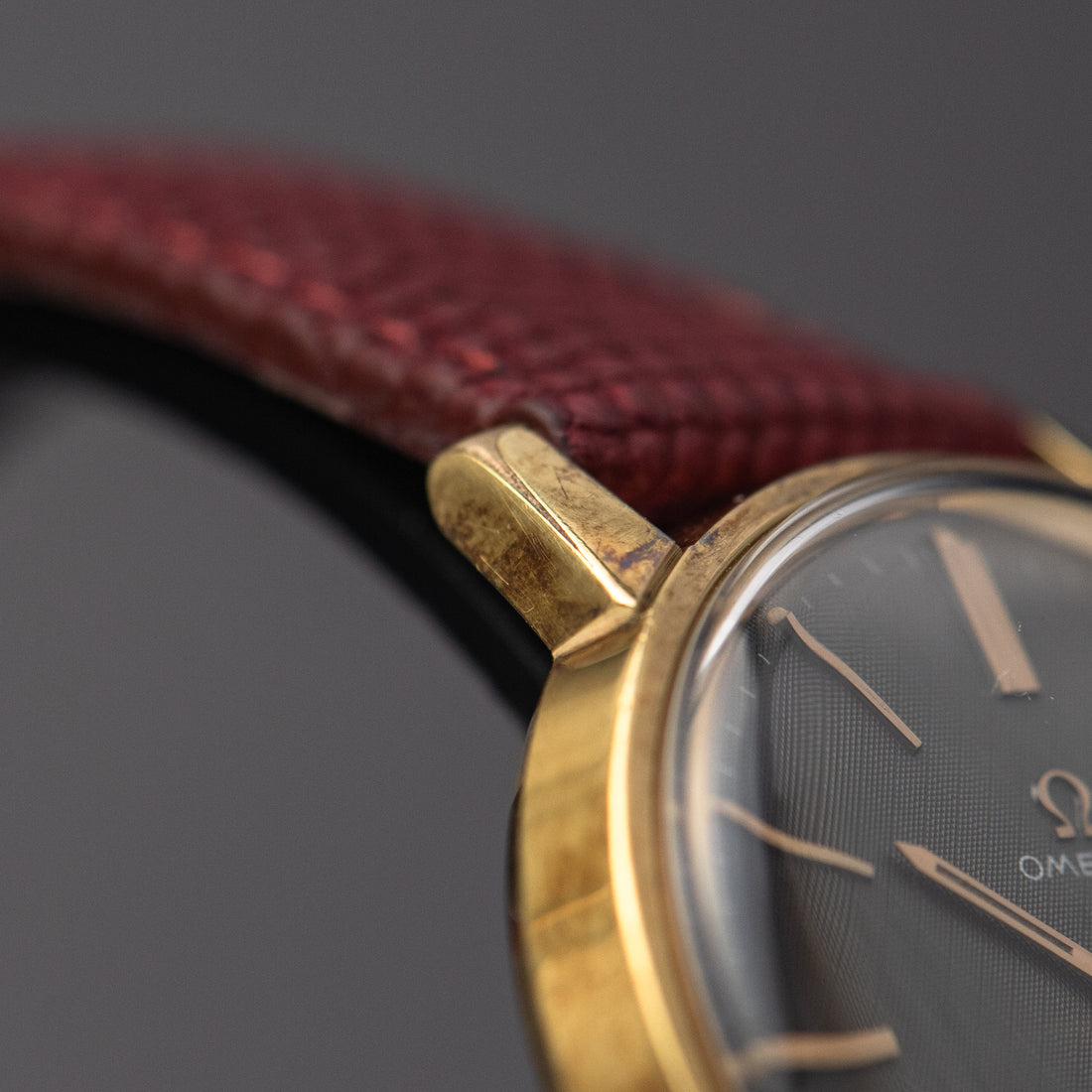 1968 OMEGA SEAMASTER GENEVE GREY LINEN RAINBOW HUE CAL. 601 REF. 135.011