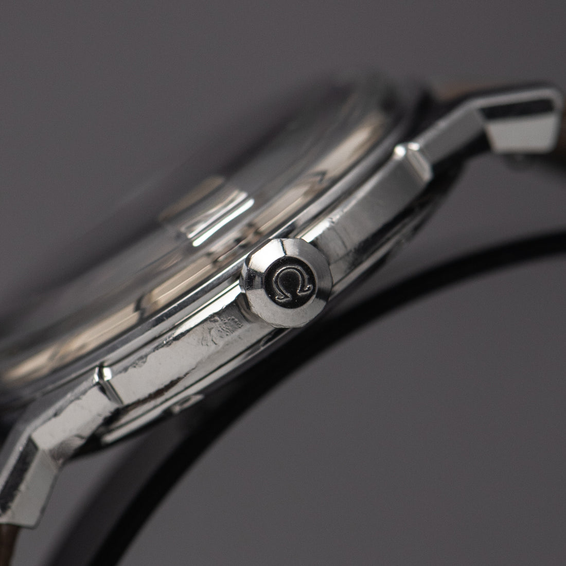 1966 OMEGA CONSTELLATION PIE PAN CROSSHAIR SUNBURST QUICKSET DOG-LEG CAL. 564 REF. 168.005