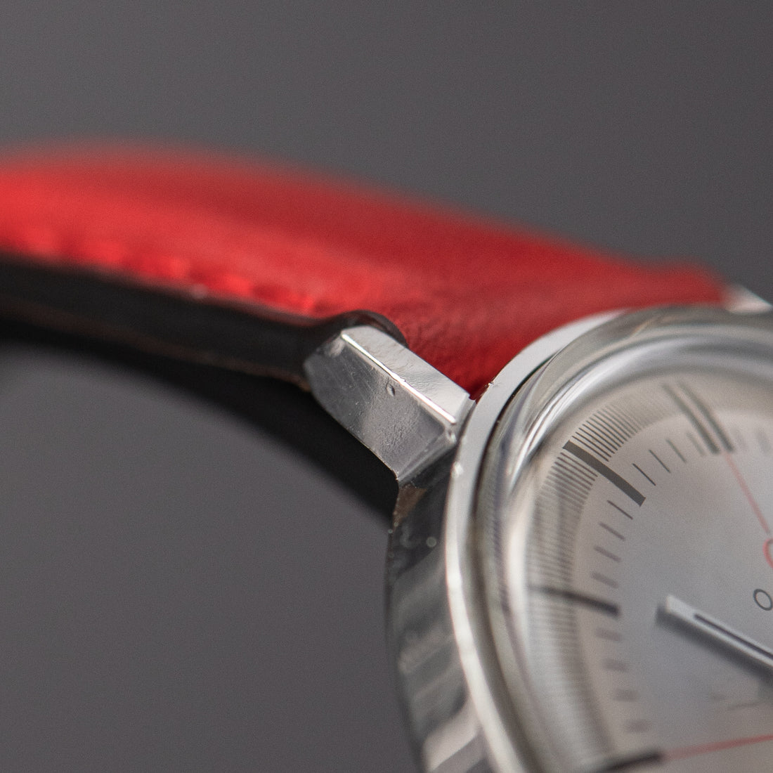 1966 OMEGA DE VILLE TECHNICAL RED CROSSHAIR SUNBURST CAL. 611 REF. 136.019