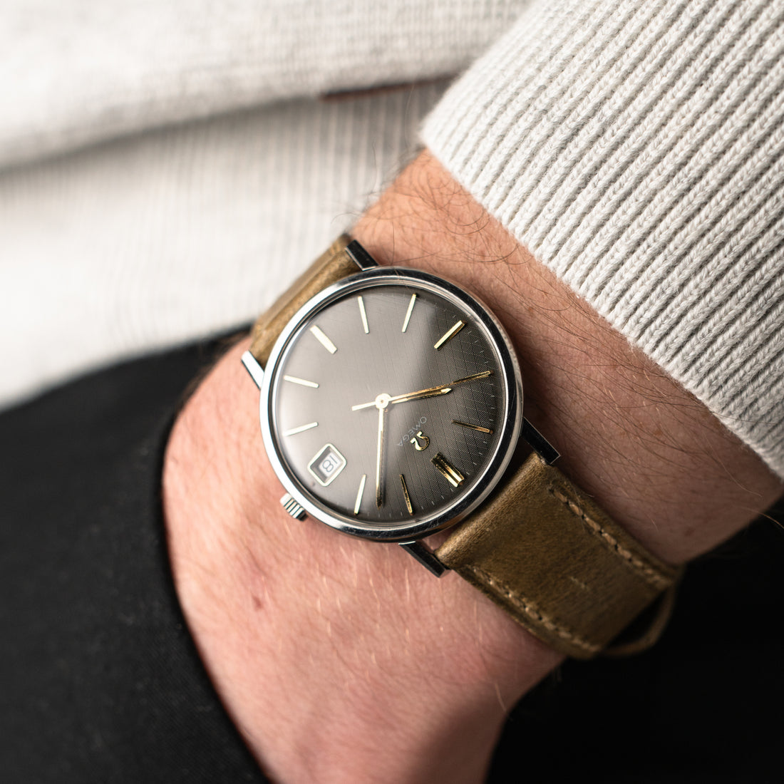 1966 OMEGA GENEVE GREY LINEN CAL. 611 REF. 132.019