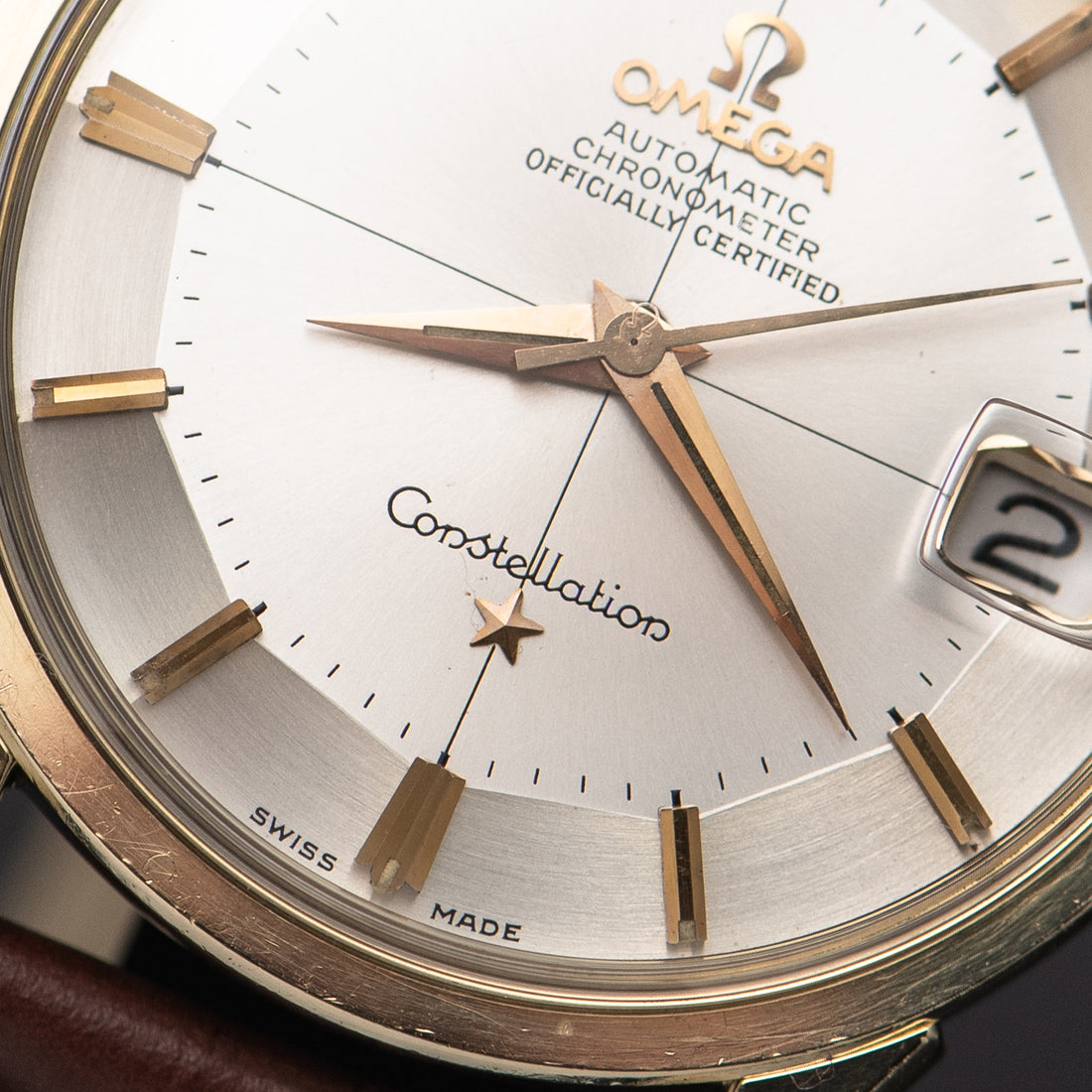 1963 OMEGA CONSTELLATION TWO TONE PIE PAN CROSSHAIR SUNBURST DOG-LEG CAL. 561 REF. 168.005