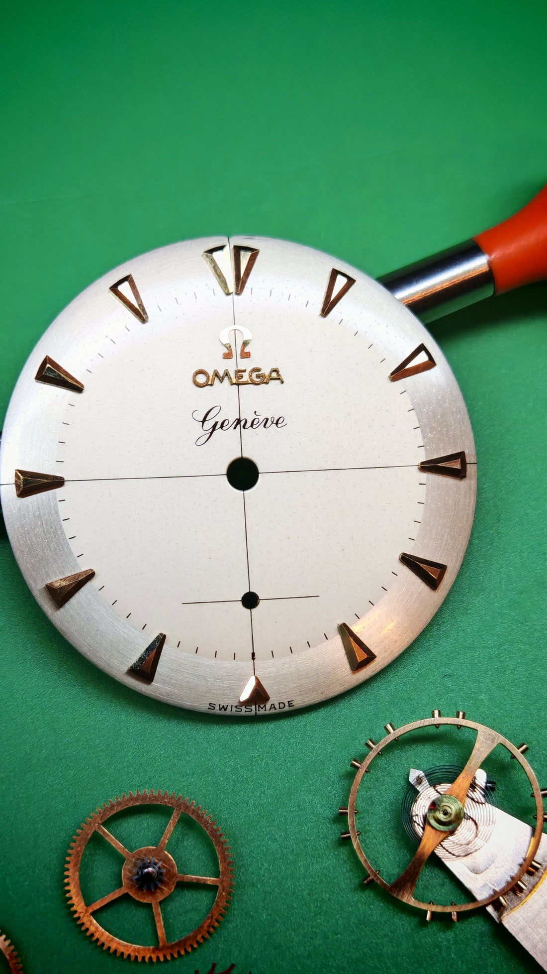 1957 9K GOLD OMEGA GENEVE TWO TONE CROSSHAIR SUB SECONDS RAINBOW HUE CAL. 267 REF. 13332