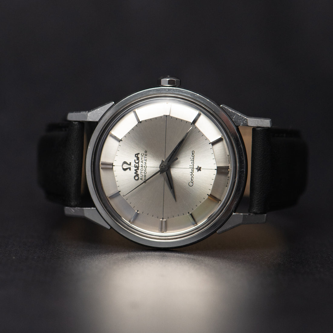 1961 OMEGA CONSTELLATION PIE PAN CROSSHAIR SUNBURST DOG-LEG CAL. 551 REF. 14900 62 SC