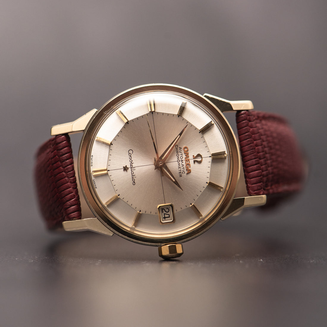 1962 OMEGA CONSTELLATION PIE PAN CROSSHAIR SUNBURST DOG-LEG CAL. 561 REF. 168.005