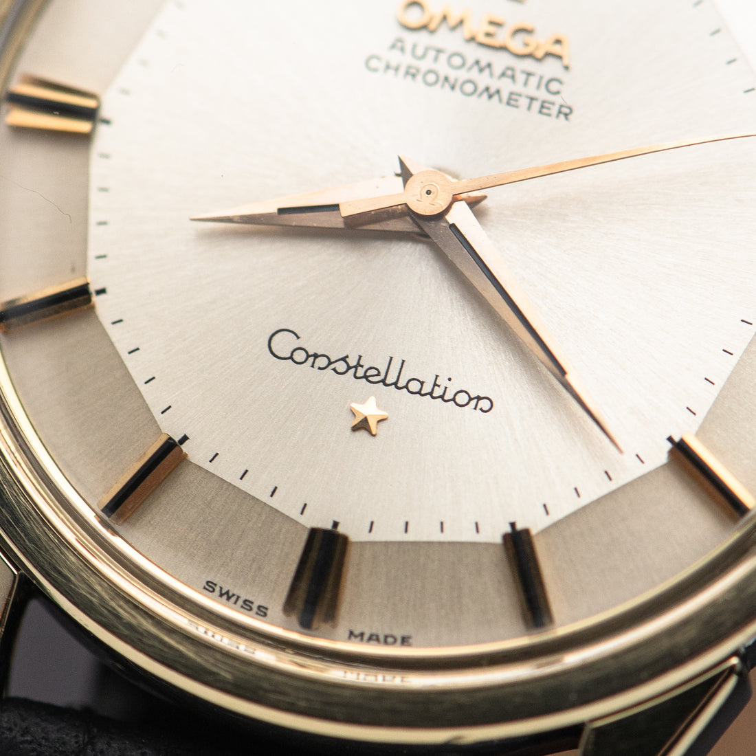 1962 OMEGA CONSTELLATION PIE PAN SUNBURST DOG-LEG CAL. 551 REF. 14900 61 SC