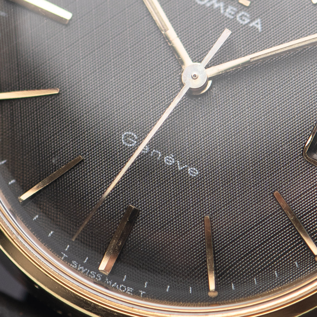 1968 OMEGA SEAMASTER GENEVE GREY LINEN QUICKSET CAL. 613 REF. 136.011