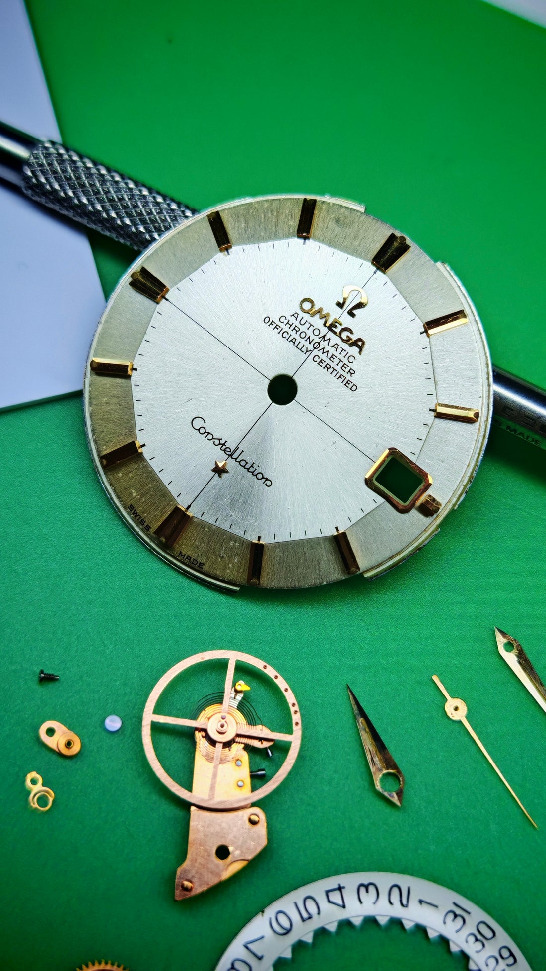 1963 OMEGA CONSTELLATION PIE PAN CROSSHAIR SUNBURST DOG-LEG CAL. 561 REF. 168.005