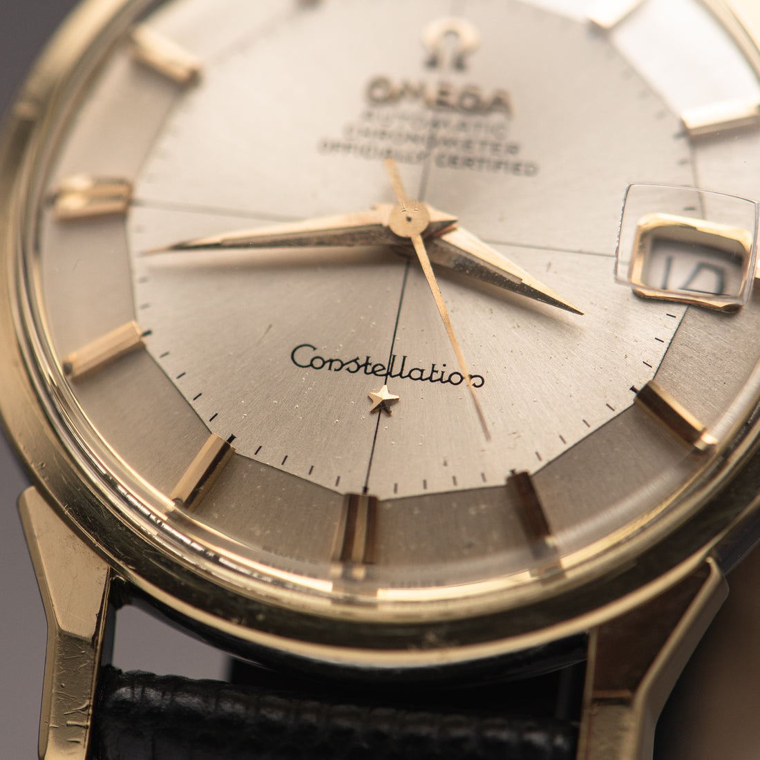 1963 OMEGA CONSTELLATION PIE PAN CROSSHAIR SUNBURST DOG-LEG CAL. 561 REF. 168.005