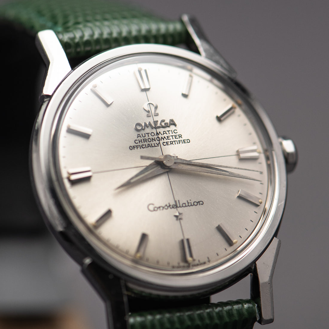 1966 OMEGA CONSTELLATION CROSSHAIR SUNBURST DOG-LEG CAL. 551 REF. 167.005