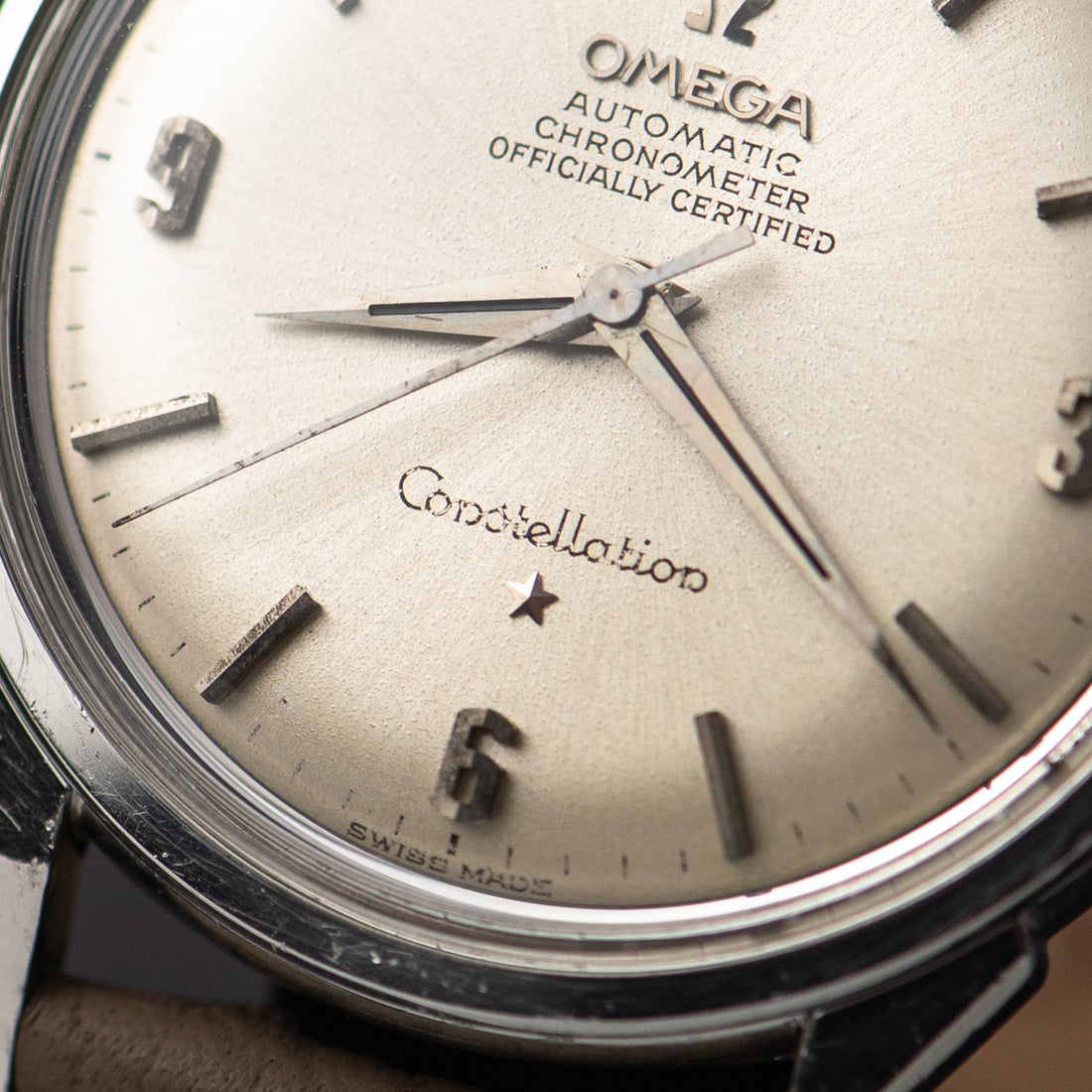 1963 OMEGA CONSTELLATION SUNBURST EXPLORER DOG-LEG CAL. 551 REF. 167.005