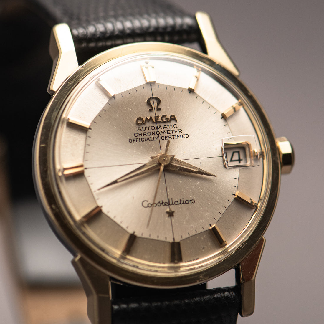 1963 OMEGA CONSTELLATION PIE PAN CROSSHAIR SUNBURST DOG-LEG CAL. 561 REF. 168.005