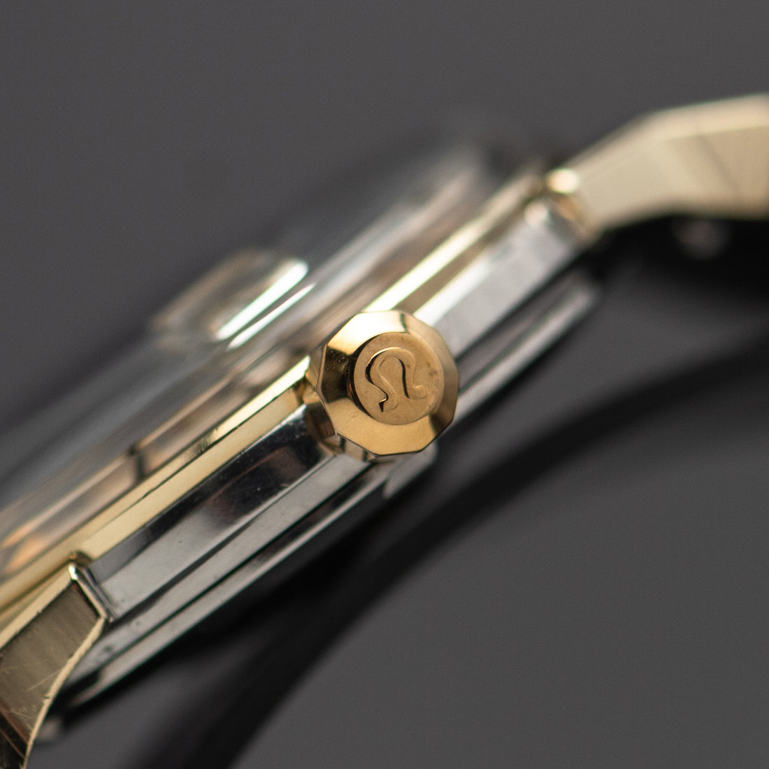 1966 OMEGA CONSTELLATION PIE PAN CROSSHAIR SUNBURST DOG-LEG CAL. 561 REF. 168.005