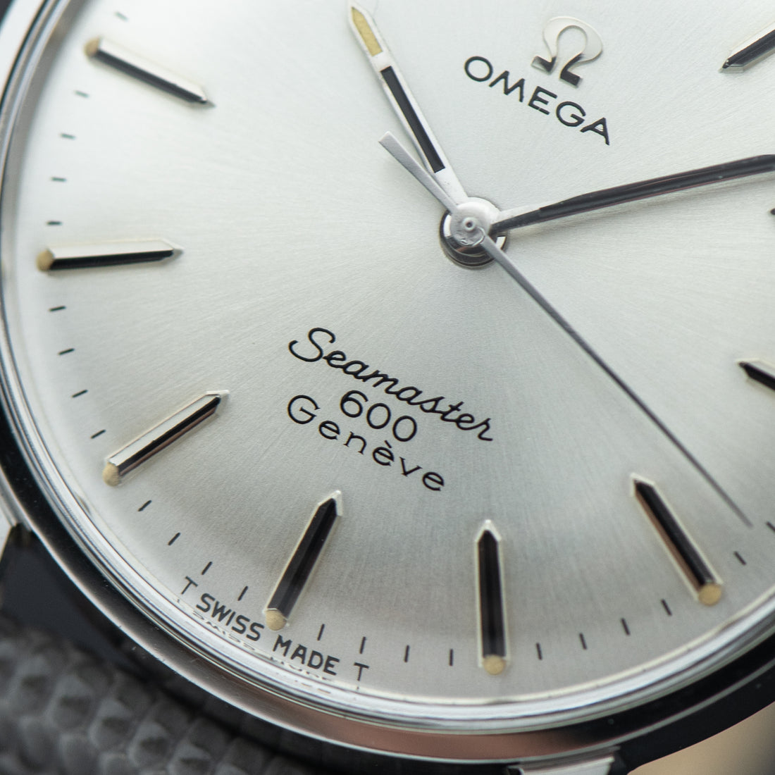 1967 DOUBLE SIGNED OMEGA SEAMASTER 600 GENEVE SUNBURST CAL. 601 REF. 135.011