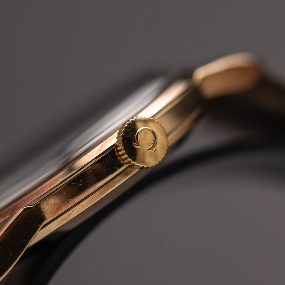 1957 9K GOLD OMEGA GENEVE TWO TONE CROSSHAIR SUB SECONDS RAINBOW HUE CAL. 267 REF. 13332