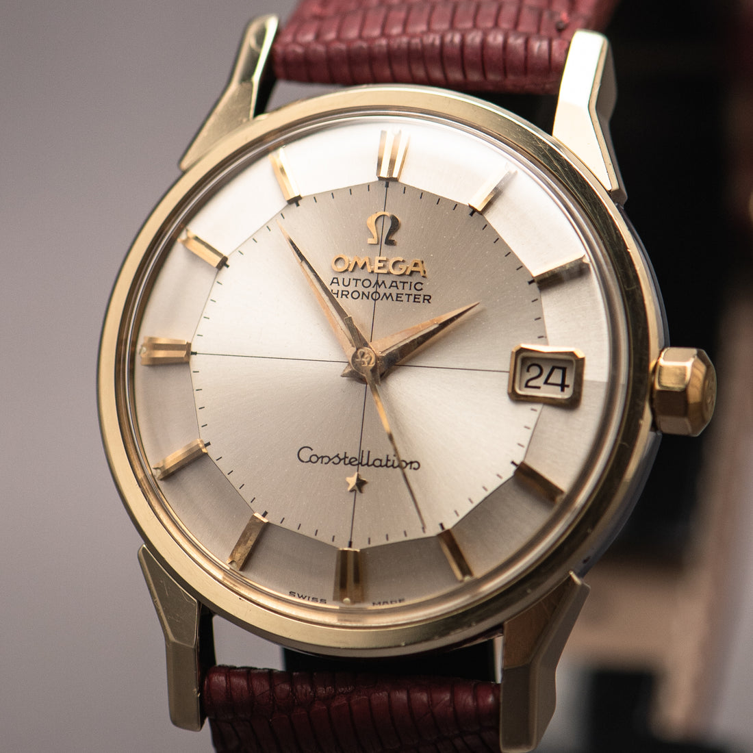 1962 OMEGA CONSTELLATION PIE PAN CROSSHAIR SUNBURST DOG-LEG CAL. 561 REF. 168.005