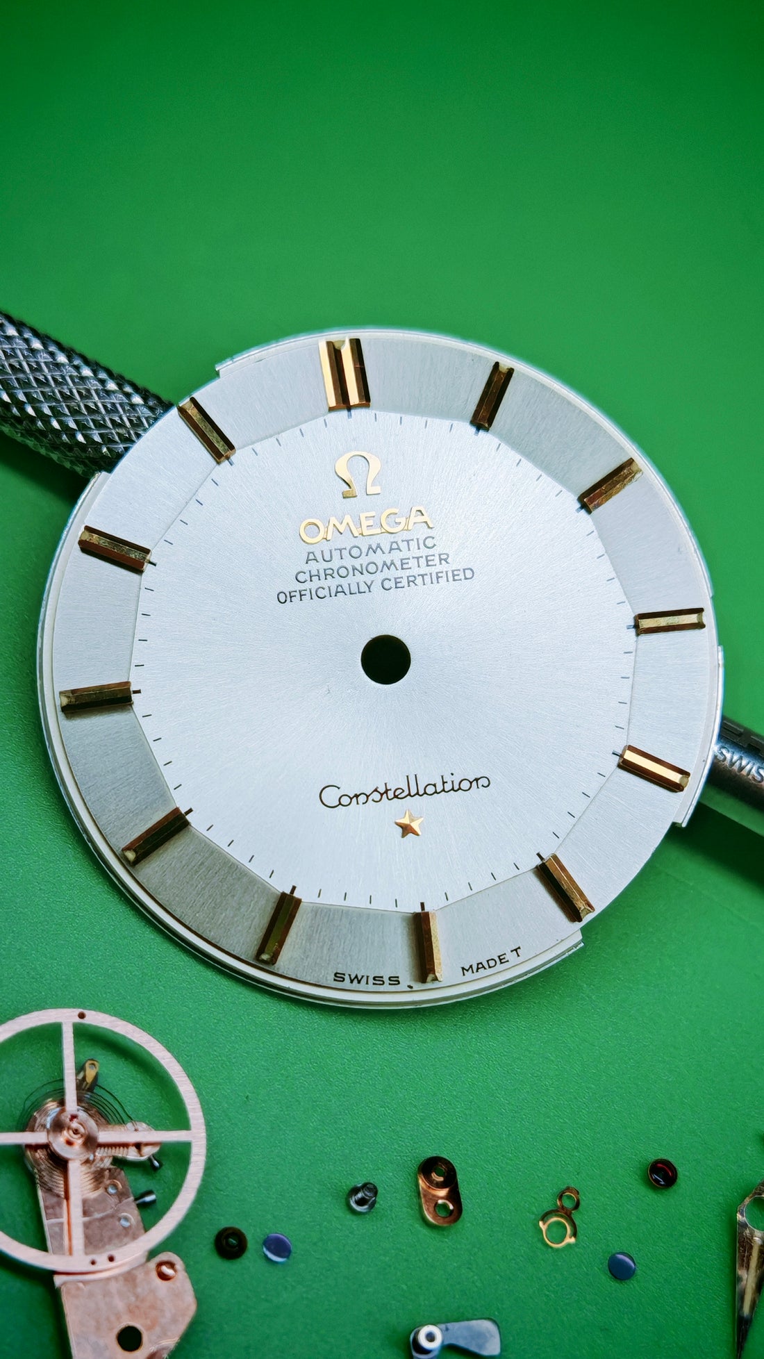 1966 OMEGA CONSTELLATION PIE PAN SUNBURST DOG-LEG CAL. 551 REF. 167.005