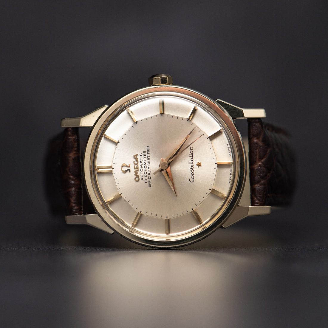 1963 OMEGA CONSTELLATION PIE PAN SUNBURST DOG-LEG CAL. 551 REF. 167.005
