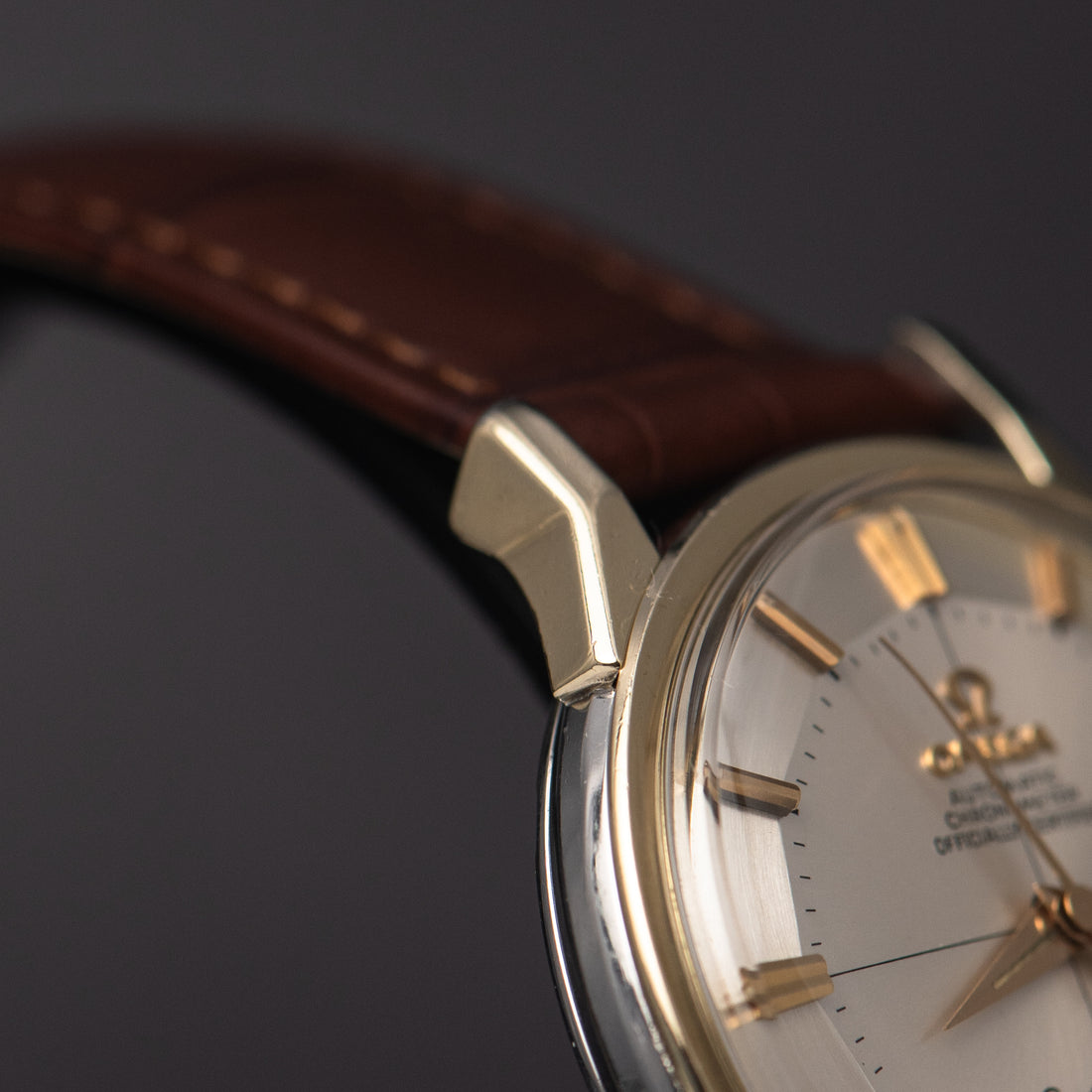 1963 OMEGA CONSTELLATION TWO TONE PIE PAN CROSSHAIR SUNBURST DOG-LEG CAL. 561 REF. 168.005