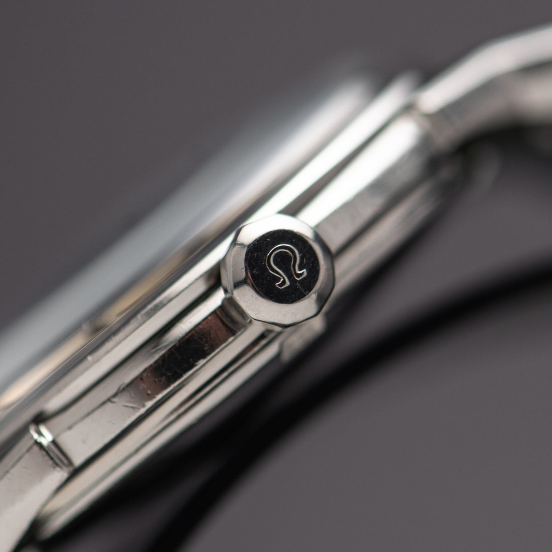 1966 OMEGA CONSTELLATION CROSSHAIR SUNBURST DOG-LEG CAL. 551 REF. 167.005