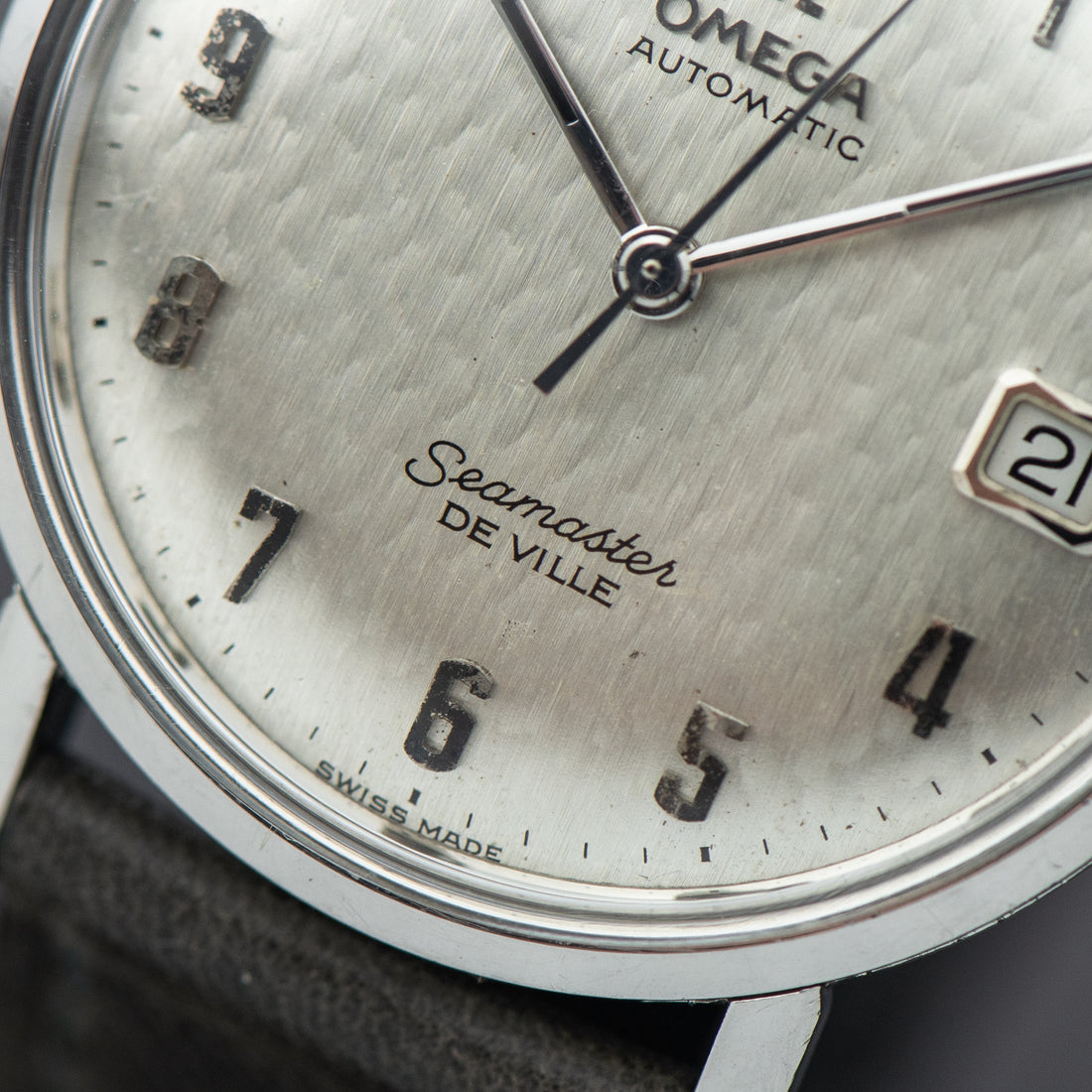 1965 OMEGA SEAMASTER DE VILLE ARABIC FISH SCALE CAL. 562 REF. 166.020