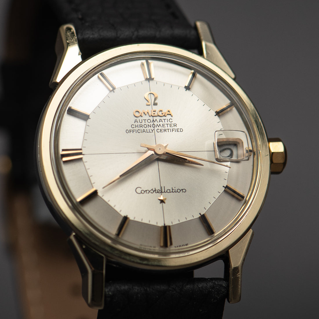 1966 OMEGA CONSTELLATION PIE PAN CROSSHAIR SUNBURST DOG-LEG CAL. 561 REF. 168.005