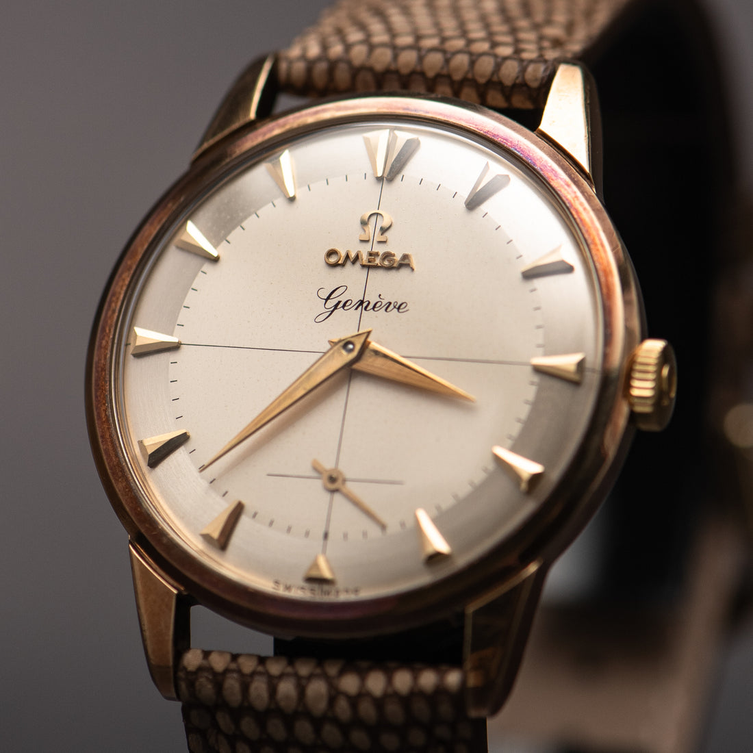 1957 9K GOLD OMEGA GENEVE TWO TONE CROSSHAIR SUB SECONDS RAINBOW HUE CAL. 267 REF. 13332
