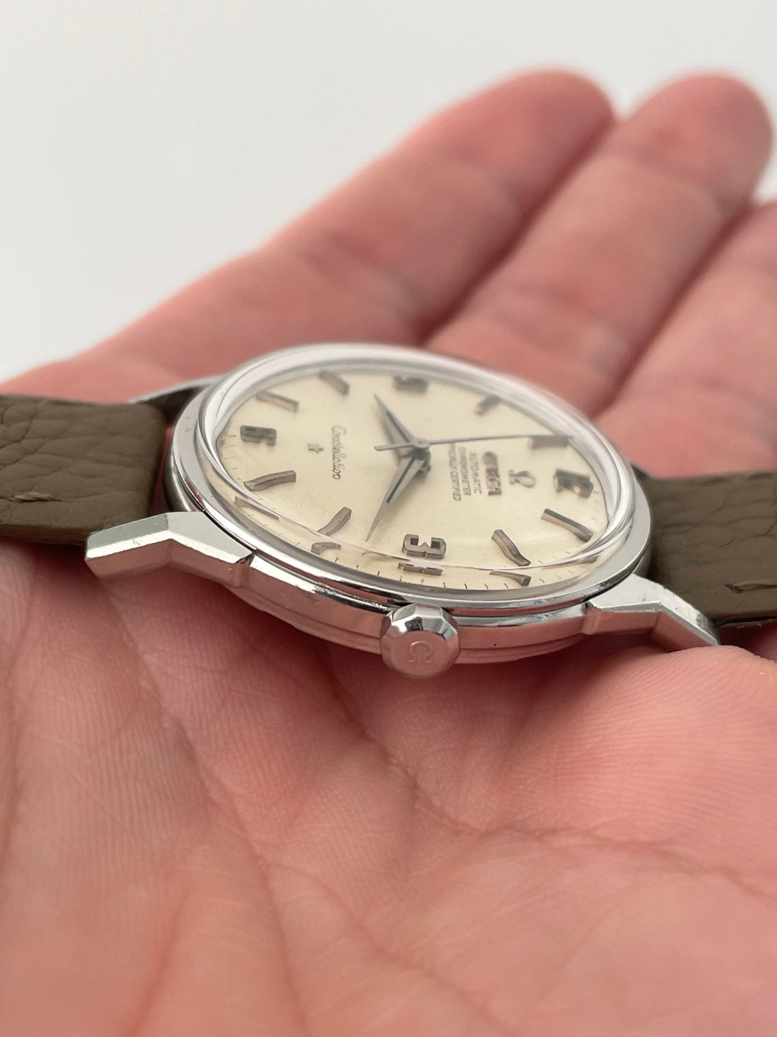1963 OMEGA CONSTELLATION SUNBURST EXPLORER DOG-LEG CAL. 551 REF. 167.005
