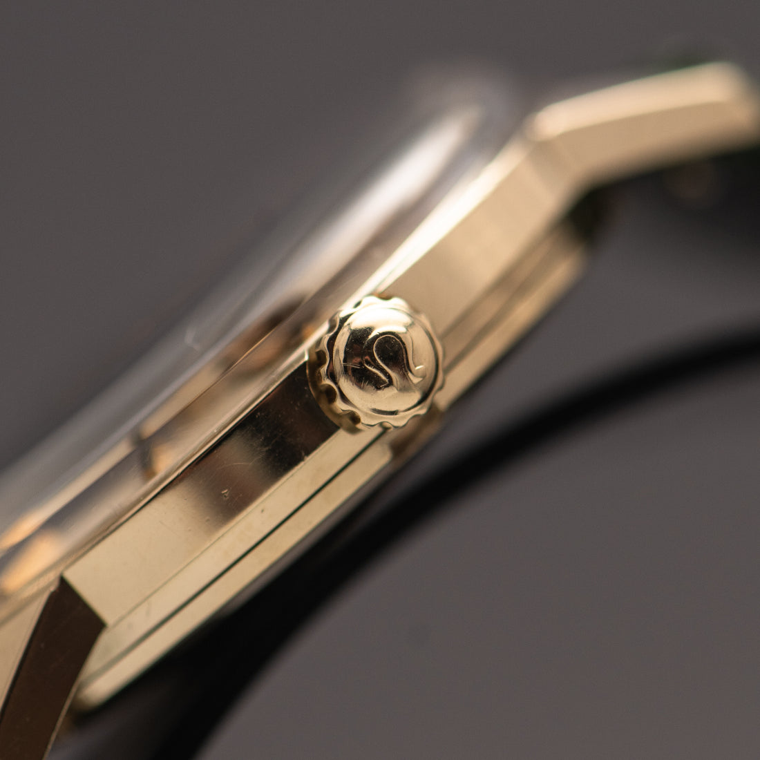 1968 14K GOLD OMEGA SEAMASTER GENEVE QUICKSET SUNBURST CAL. 565 REF. 166.001