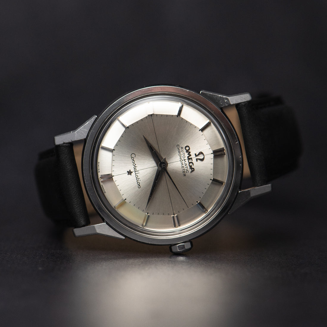 1961 OMEGA CONSTELLATION PIE PAN CROSSHAIR SUNBURST DOG-LEG CAL. 551 REF. 14900 62 SC