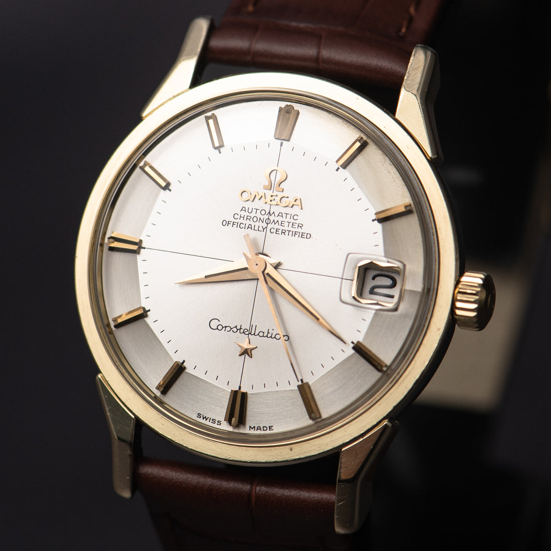 1963 OMEGA CONSTELLATION TWO TONE PIE PAN CROSSHAIR SUNBURST DOG-LEG CAL. 561 REF. 168.005