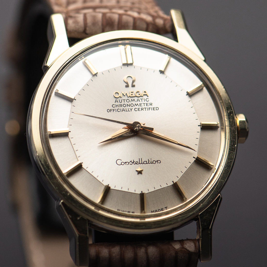 1966 OMEGA CONSTELLATION PIE PAN SUNBURST DOG-LEG CAL. 551 REF. 167.005
