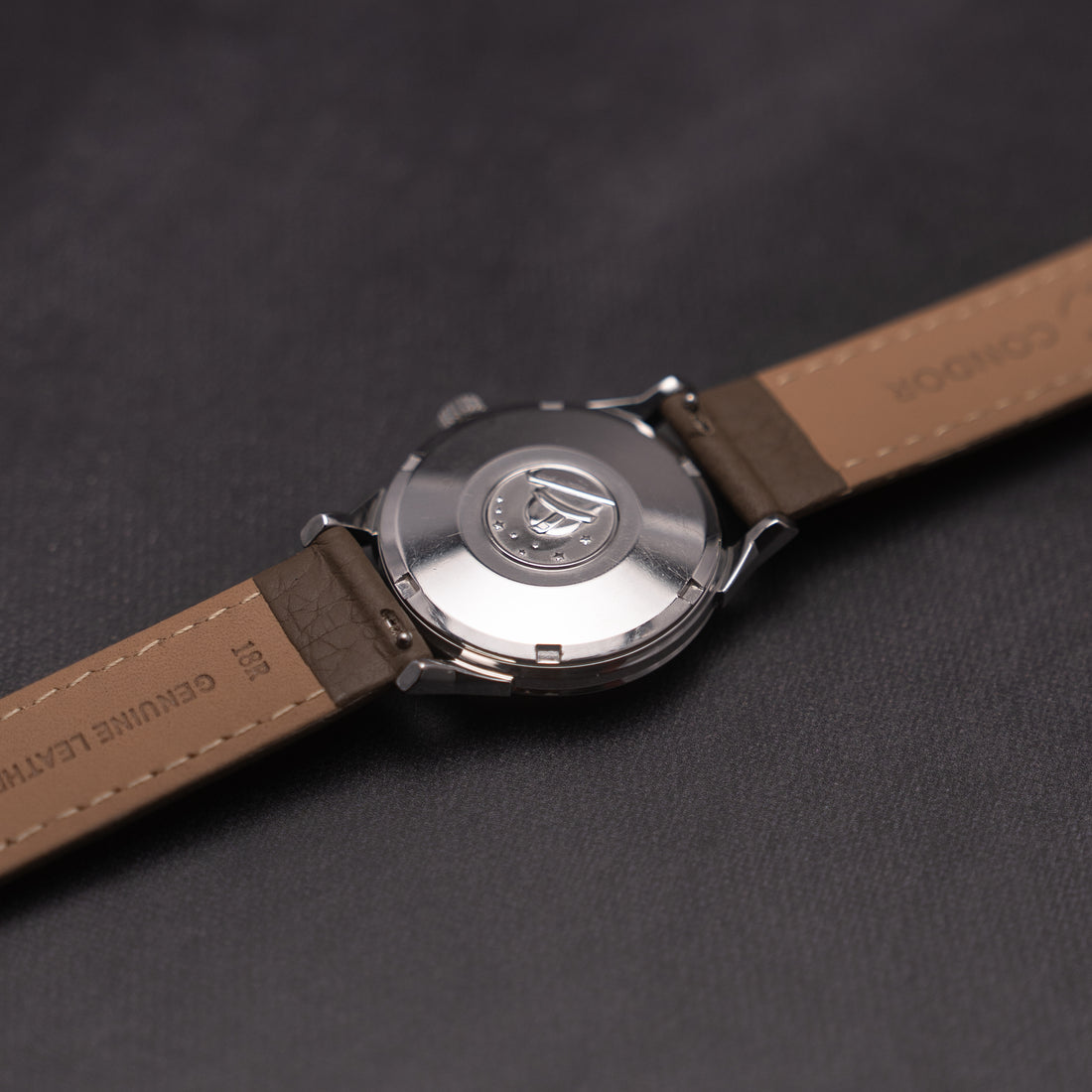 1963 OMEGA CONSTELLATION TWO TONE PIE PAN CROSSHAIR DOG-LEG CAL. 561 REF. 14902 62 SC