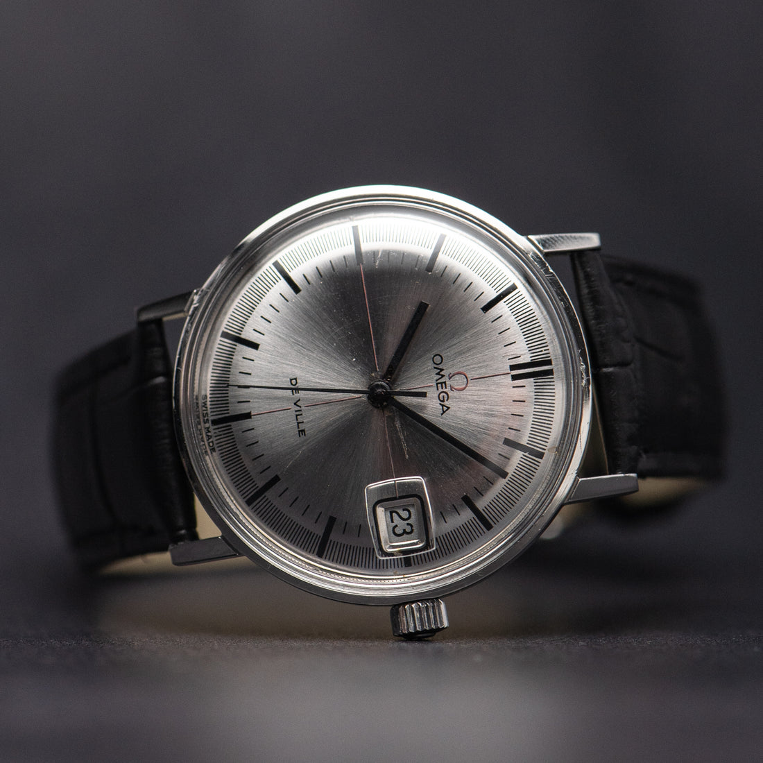 1968 OMEGA DE VILLE GREY TECHNICAL RED CROSSHAIR QUICKSET SUNBURST CAL. 613 REF. 136.019