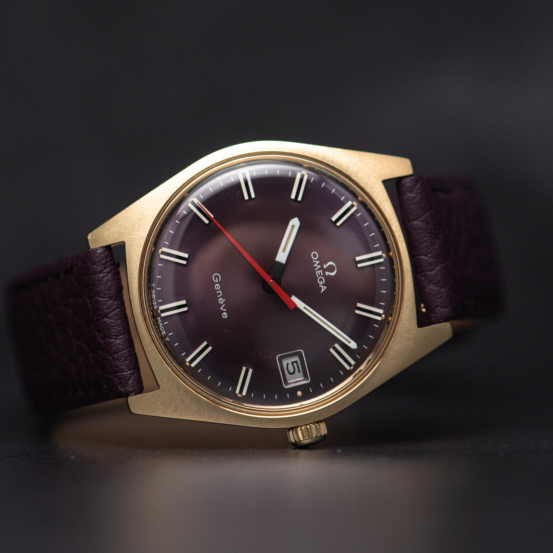 1968 OMEGA GENEVE PURPLE SUNBURST QUICKSET CAL. 613 REF. 136.041