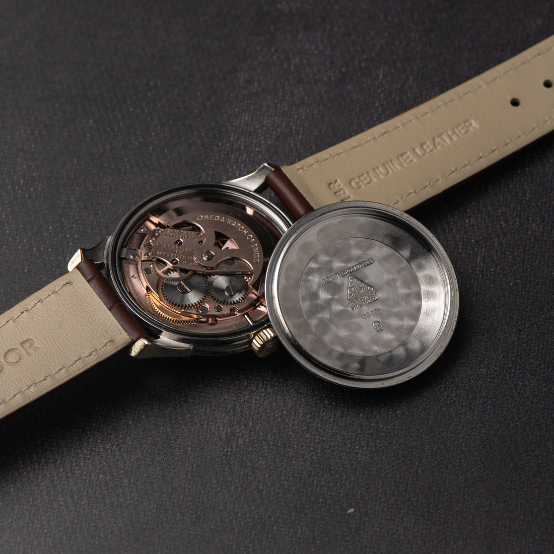 1963 OMEGA CONSTELLATION TWO TONE PIE PAN CROSSHAIR SUNBURST DOG-LEG CAL. 561 REF. 168.005