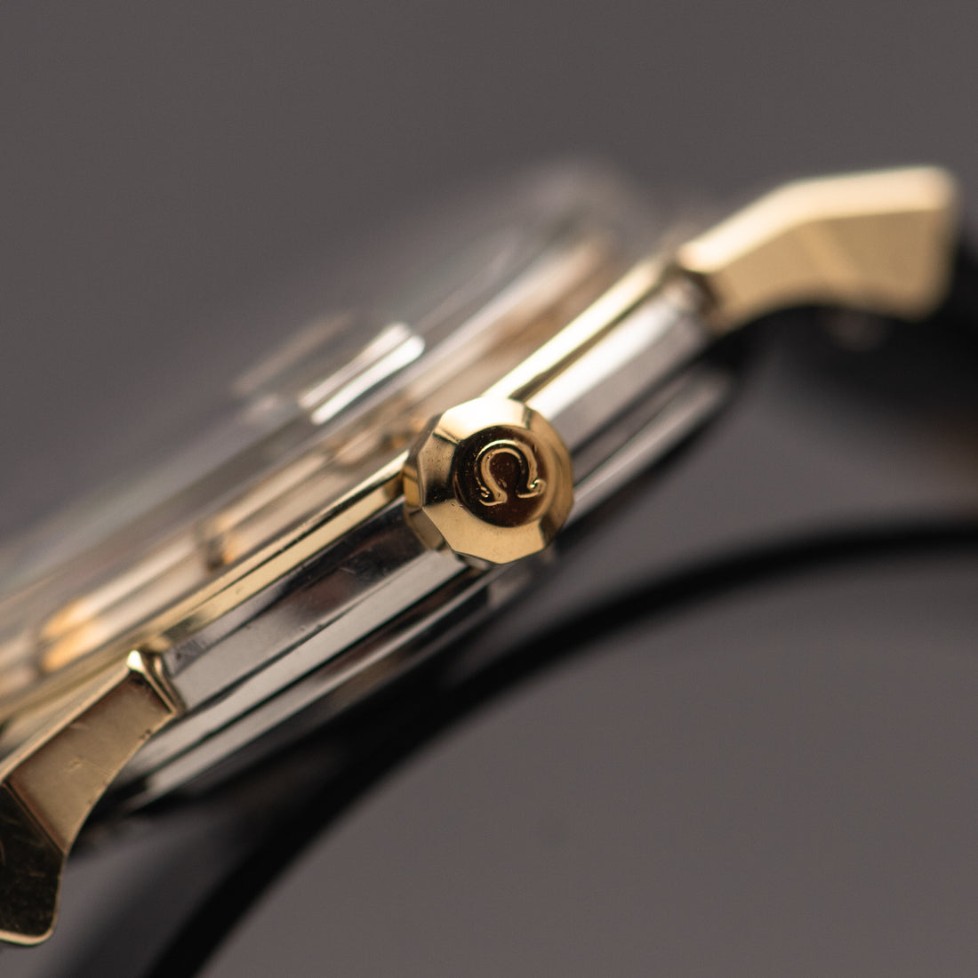 1963 OMEGA CONSTELLATION PIE PAN CROSSHAIR SUNBURST DOG-LEG CAL. 561 REF. 168.005