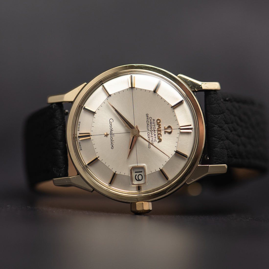 1966 OMEGA CONSTELLATION PIE PAN CROSSHAIR SUNBURST DOG-LEG CAL. 561 REF. 168.005