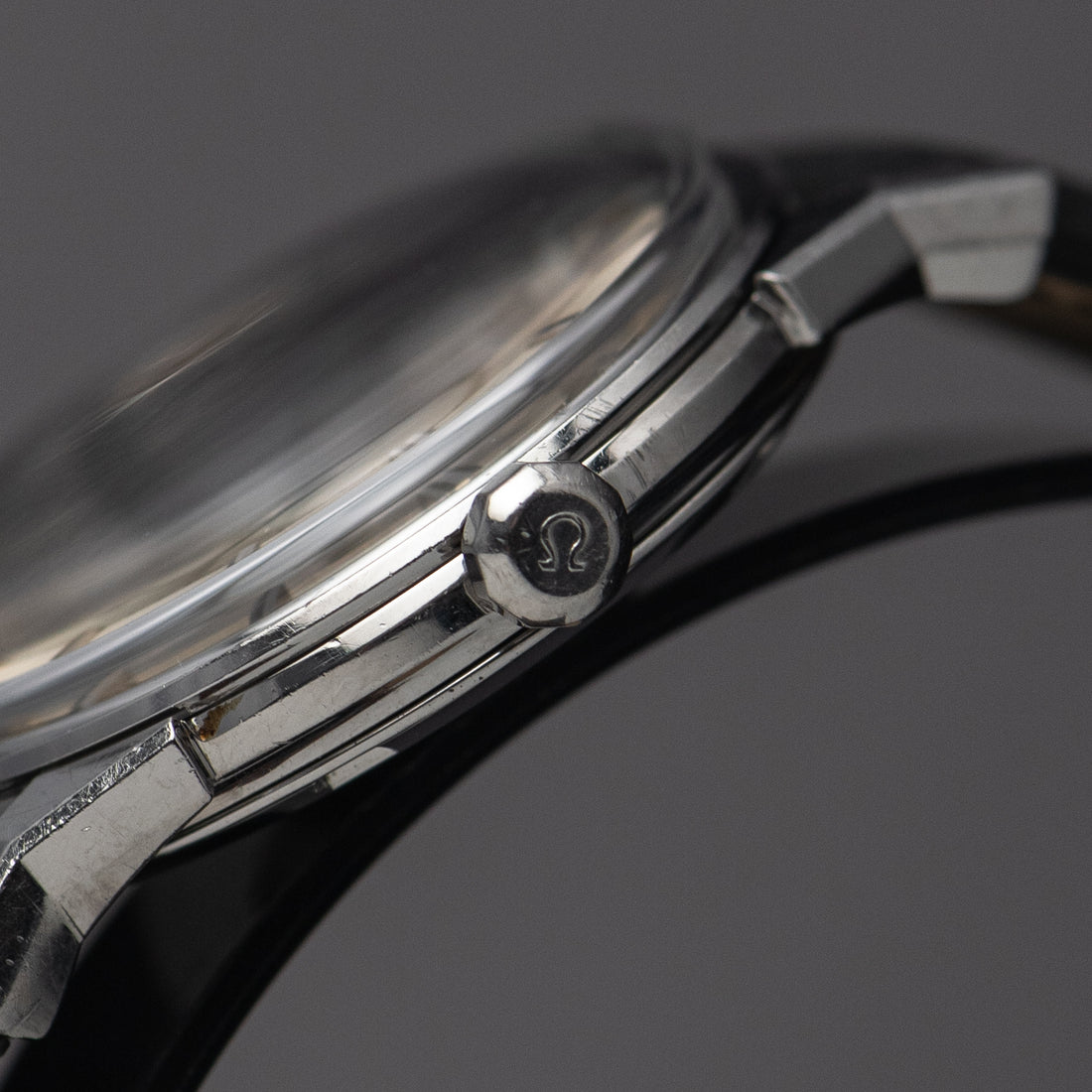 1961 OMEGA CONSTELLATION PIE PAN CROSSHAIR SUNBURST DOG-LEG CAL. 551 REF. 14900 62 SC
