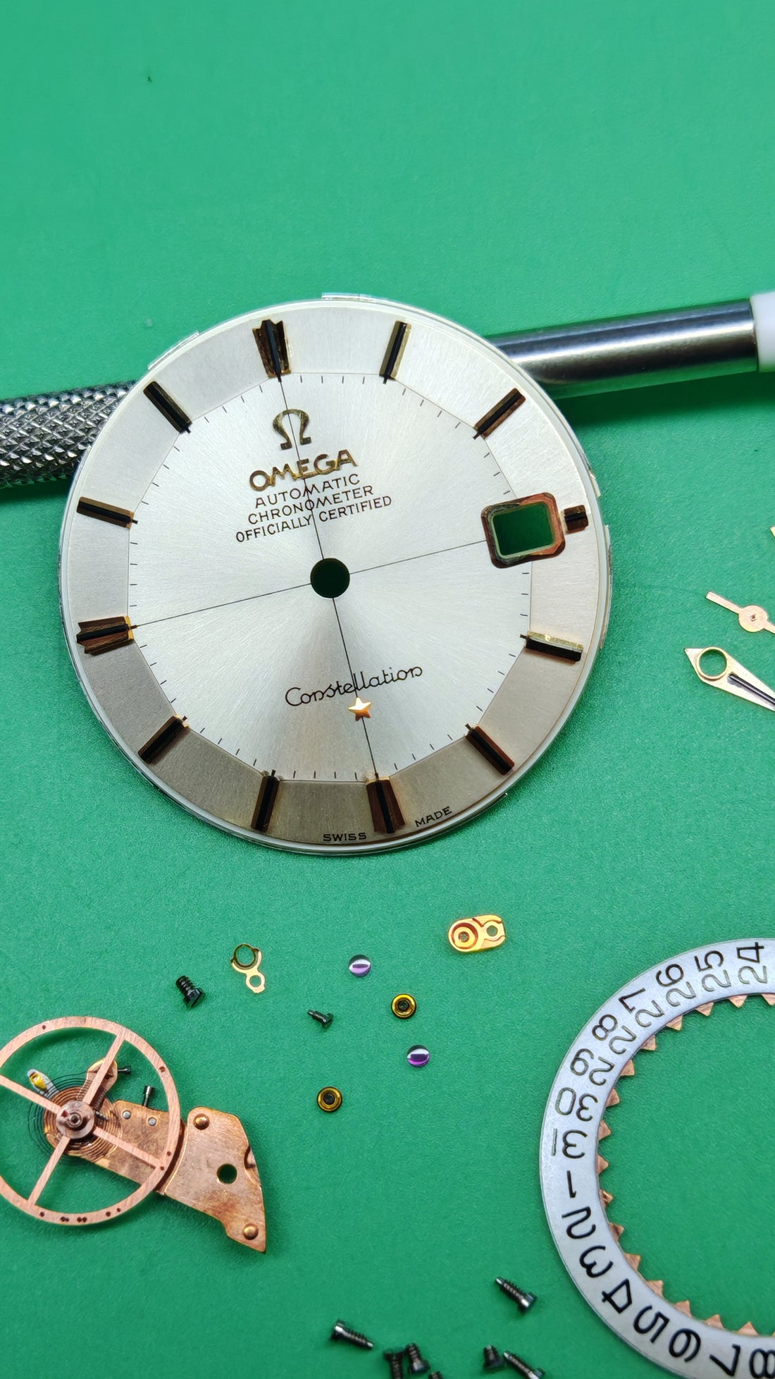 1966 OMEGA CONSTELLATION PIE PAN CROSSHAIR SUNBURST DOG-LEG CAL. 561 REF. 168.005