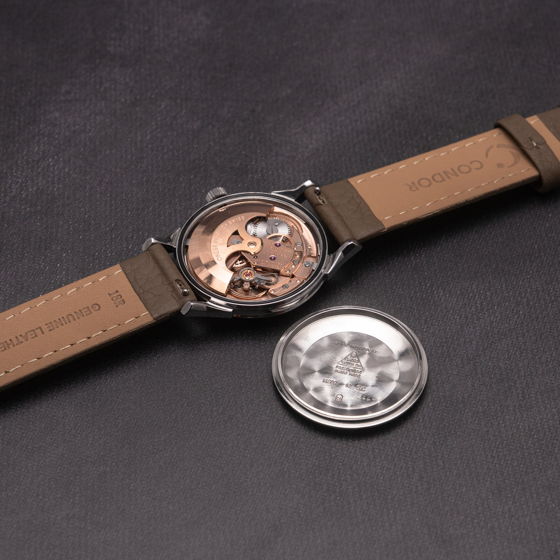 1963 OMEGA CONSTELLATION TWO TONE PIE PAN CROSSHAIR DOG-LEG CAL. 561 REF. 14902 62 SC