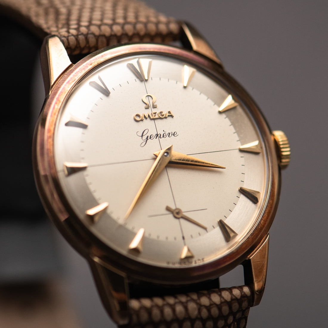 1957 9K GOLD OMEGA GENEVE TWO TONE CROSSHAIR SUB SECONDS RAINBOW HUE CAL. 267 REF. 13332