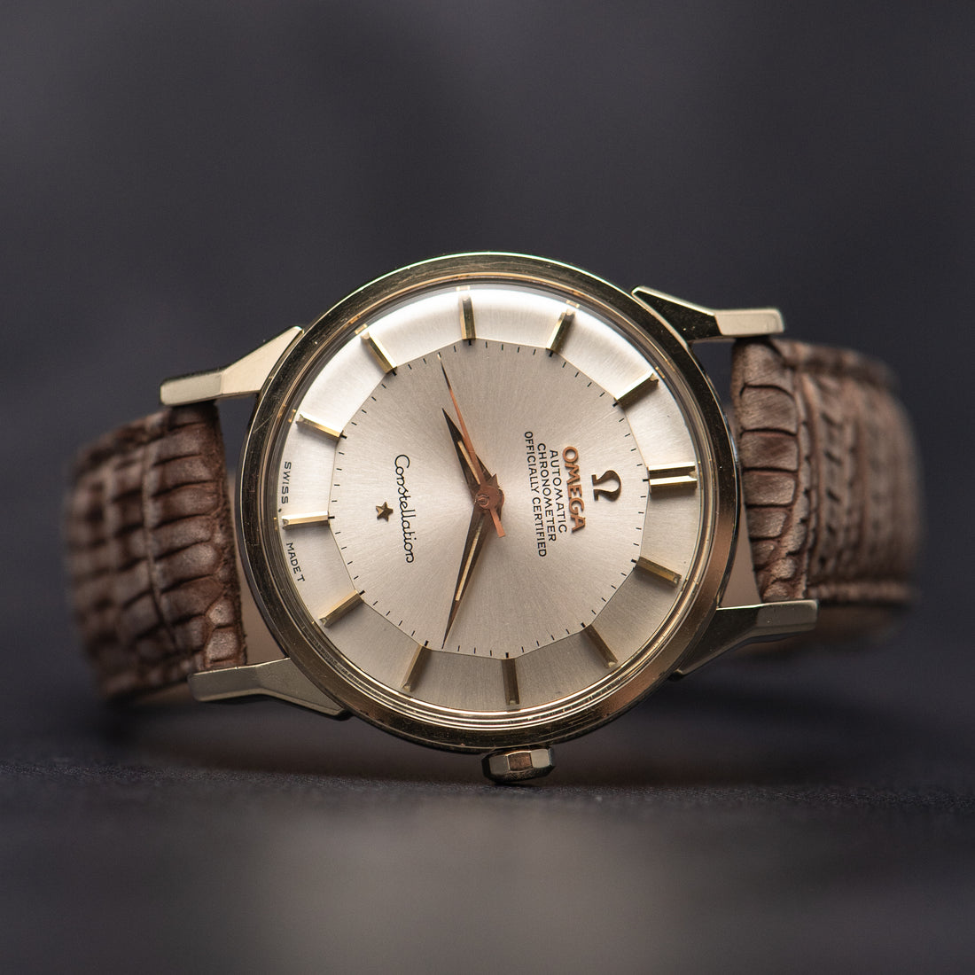 1966 OMEGA CONSTELLATION PIE PAN SUNBURST DOG-LEG CAL. 551 REF. 167.005