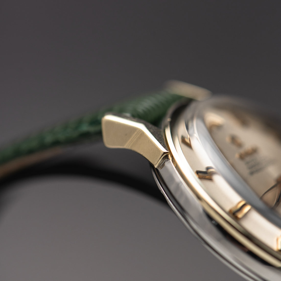 1966 OMEGA CONSTELLATION PIE PAN CROSSHAIR SUNBURST DOG-LEG CAL. 561 REF. 168.005