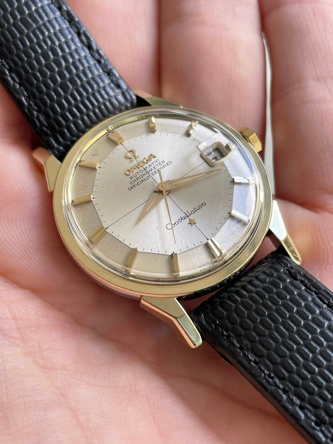 1963 OMEGA CONSTELLATION PIE PAN CROSSHAIR SUNBURST DOG-LEG CAL. 561 REF. 168.005